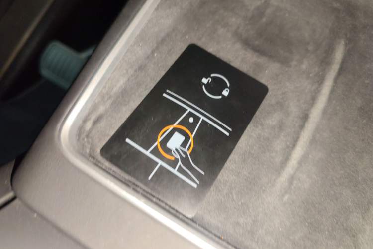 Used Tesla Model Y 2025 Rear-Wheel-Drive Version
