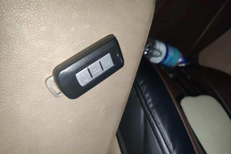 Used Mitsubishi Outlander 2013 2.4L 4x4 Luxury Navigation Edition 5 Seats
