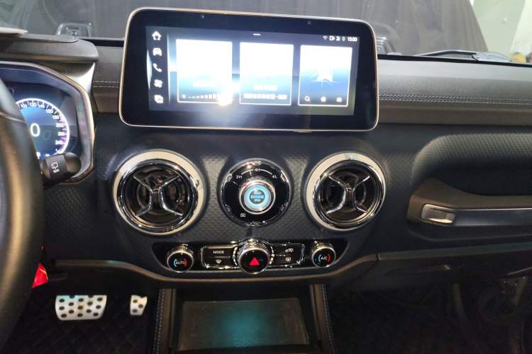 Used  BJ40 2023 2.0T Automatic Four-Wheel Drive Urban Hunter Edition Chivalrous Type
