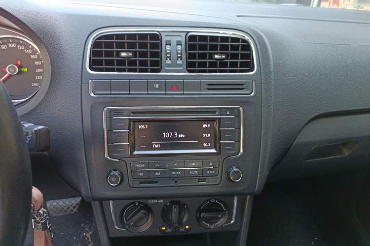 Used Volkswagen Polo 2016 1.6L Automatic Comfort Model
