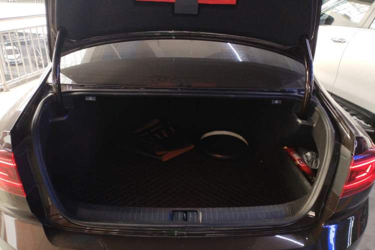 Used Volkswagen Magotan 2023 2 Million Units Commemorative Edition 330TSI DSG Luxury Version
