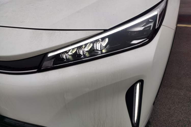 Used Roewe D5X DMH 2024 135 Luxury Edition
