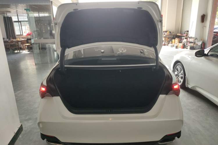 Used Toyota Avalon 2019 2.0L Ambition Edition China VI
