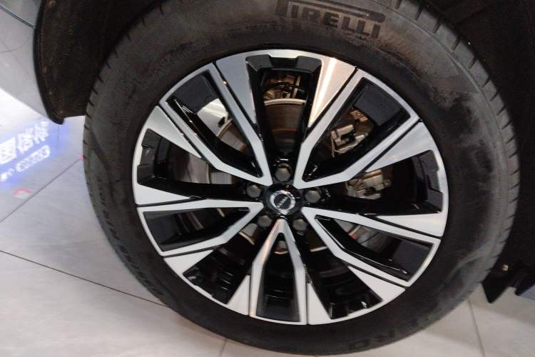 Used Volvo XC60 2024 B5 4x4 Smart Luxury Edition