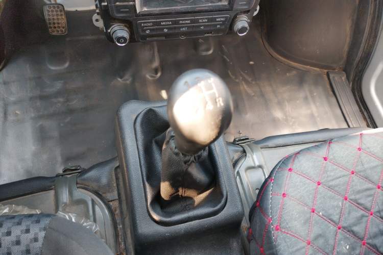 Used Wuling Zhiguang 2020 1.2L Van Utility Model China VI Emission Standard 2 Seats LSI