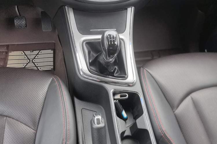 Used Baojun 560 2015 1.8L Manual Luxury Model