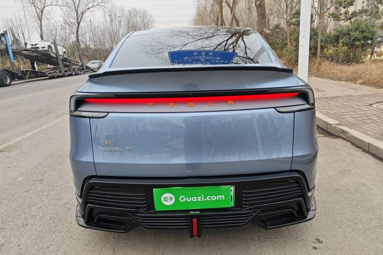 Used Tesla Model Y 2025 Long-Range All-Wheel-Drive Version