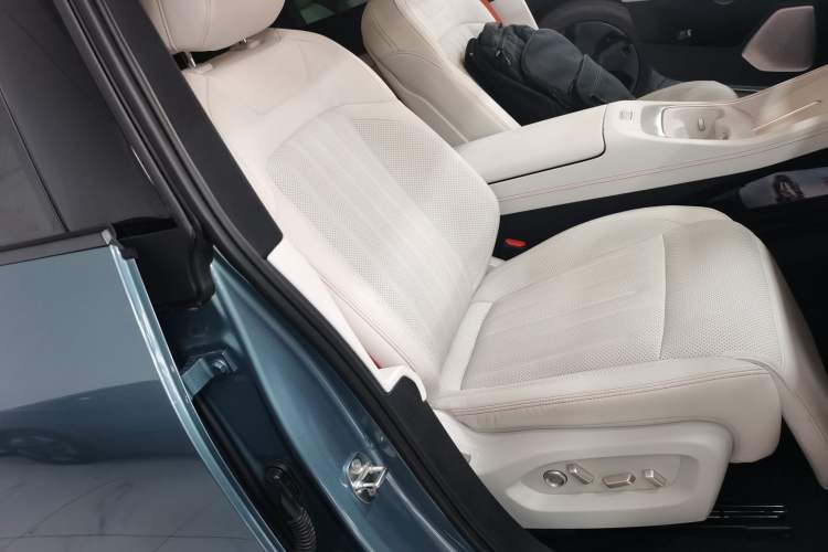 Used ONVO L60 2024 60 kWh Rear-Drive Version