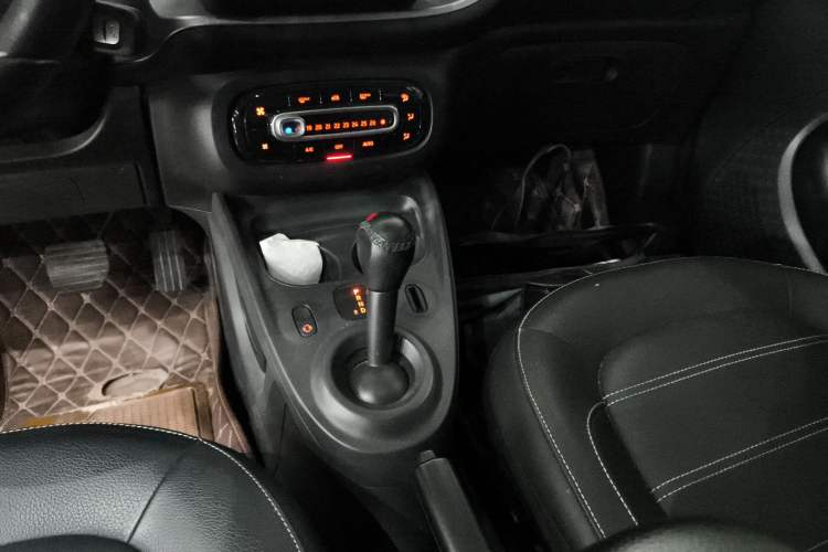 Used  forfour 2016 0.9T 66 kW Pioneer Edition