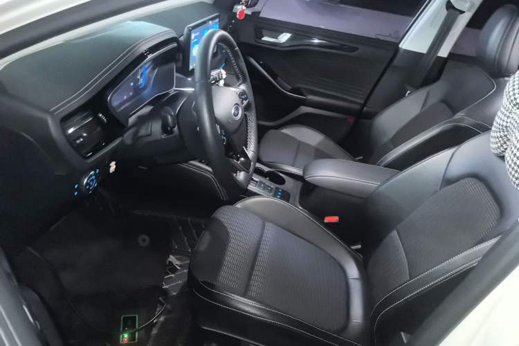 Used Ford Focus 2021 Hatchback EcoBoost 180 Automatic Titanium Edition
