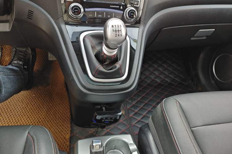 Used Haval H6 2016 Upgraded Model 1.5T Manual Two-Wheel Drive Elite Version
