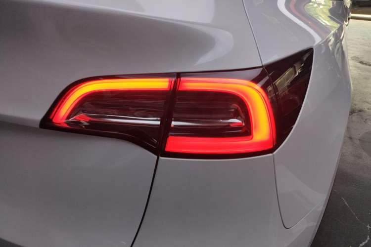 Used Tesla Model Y 2021 Long-Range All-Wheel-Drive Version 3D7
