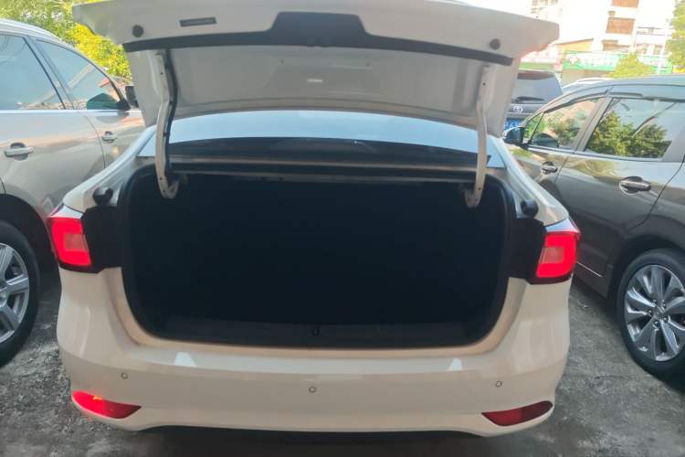 Used Roewe i5 2020 1.5L Manual 4G Connect Luxury Edition
