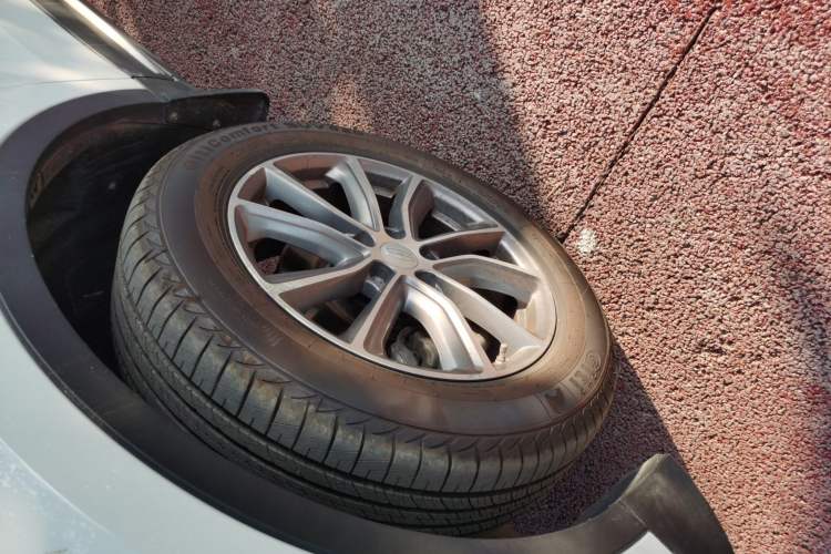 Used Geely Auto Emgrand X7 Sport 2018 1.8TD Automatic Two-Wheel Drive Smart Connect 4G Internet Edition
