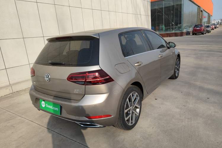 Used Volkswagen Golf 2018 230TSI Automatic Luxury Version
