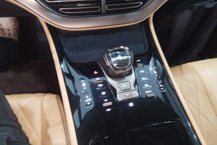 Used Denza D9 2024 DM-i 980 Four-Wheel Drive Prestige Model