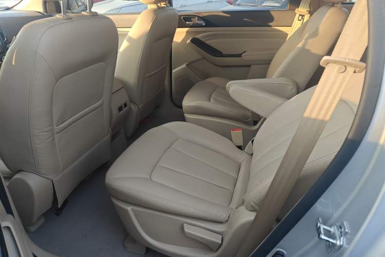 Used Baojun 730 2014 1.5L Manual Luxury Navigation ESP Version 7 Seats