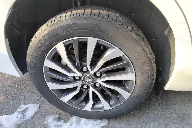 Used Toyota Corolla 2017 Revised Dual-Engine 1.8L E-CVT Leading Edition
