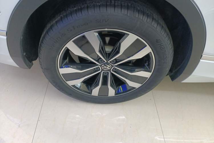 Used Volkswagen Tiguan L 2023 330TSI Automatic Two-Wheel Drive R-Line Enjoyment Edition
