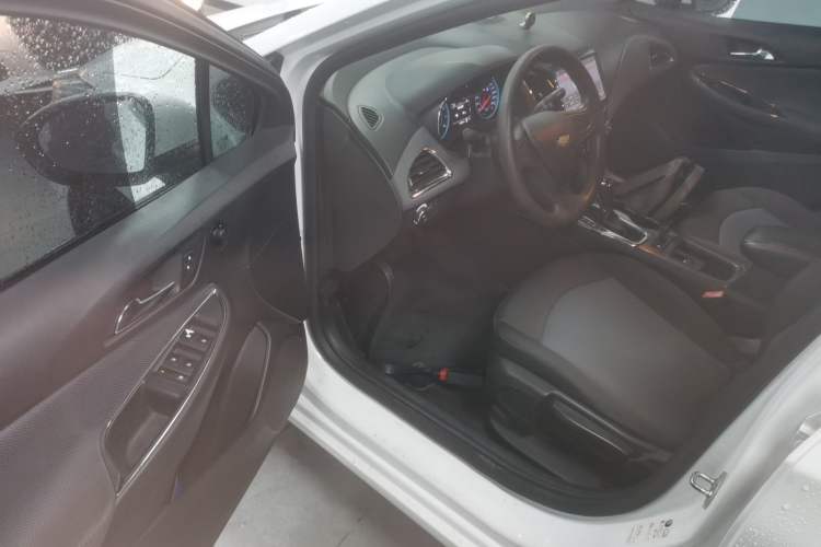 Used Chevrolet Cruze 2017 1.5L Automatic Pioneer Sunroof Edition
