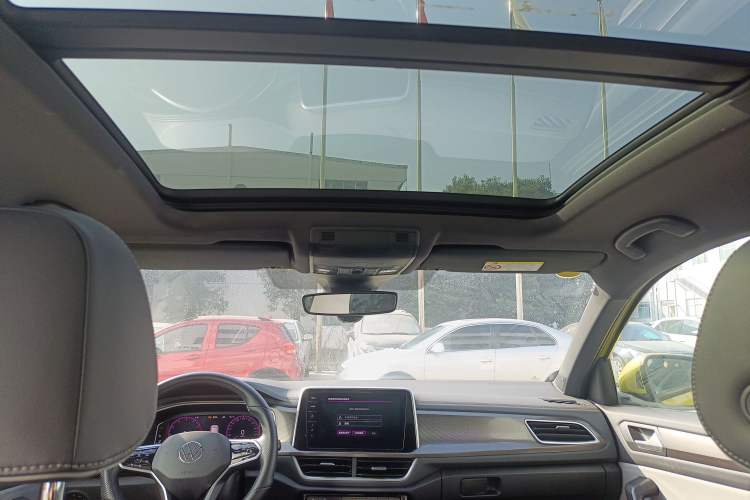 Used Volkswagen T-ROC 2023 300TSI DSG Two-Wheel Drive Starlight Edition
