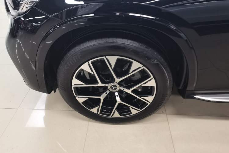 Used Mercedes-Benz GLC 2023 Facelift GLC 260 L 4MATIC Luxury Version 7-Seater
