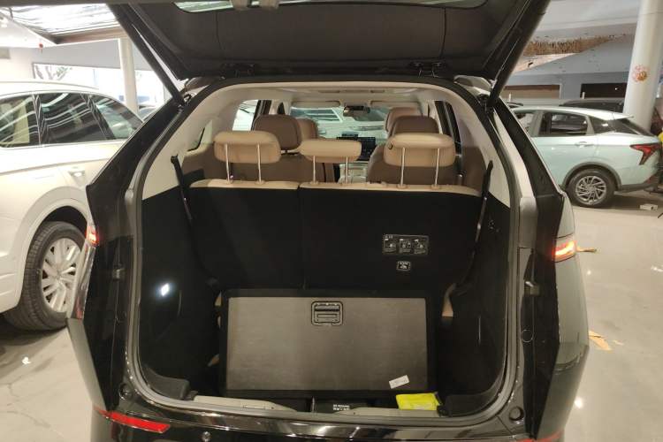 Used XPeng X9 2024 640 All-Wheel Drive High-Performance Max