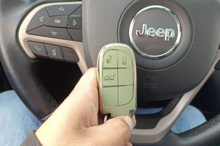 Used  Cherokee 2017 2.0L Superior Edition