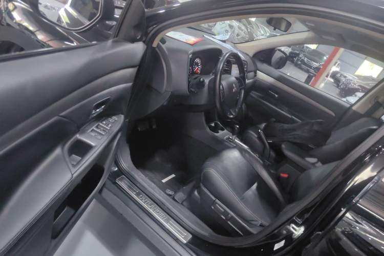 Used Mitsubishi Outlander 2013 2.4L 4x4 Luxury Navigation Edition 5 Seats
