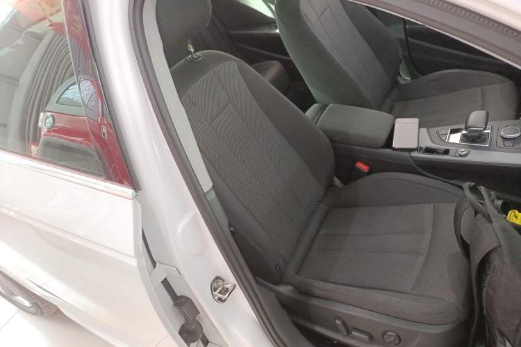 Used Audi A4L 2018 30th Anniversary Edition 30 TFSI Ambition Model