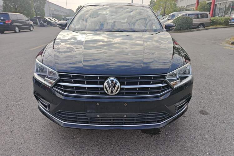 Used Volkswagen Bora 2016 1.6L manual Comfort trim level
