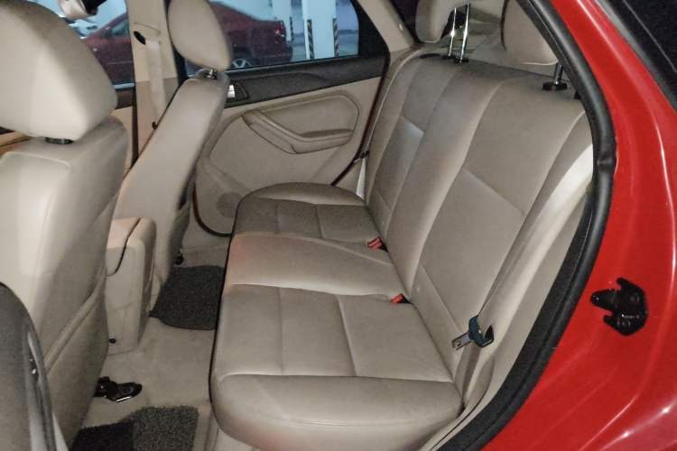 Used Ford Focus 2013 Hatchback Classic 1.8L Automatic Fashion Edition
