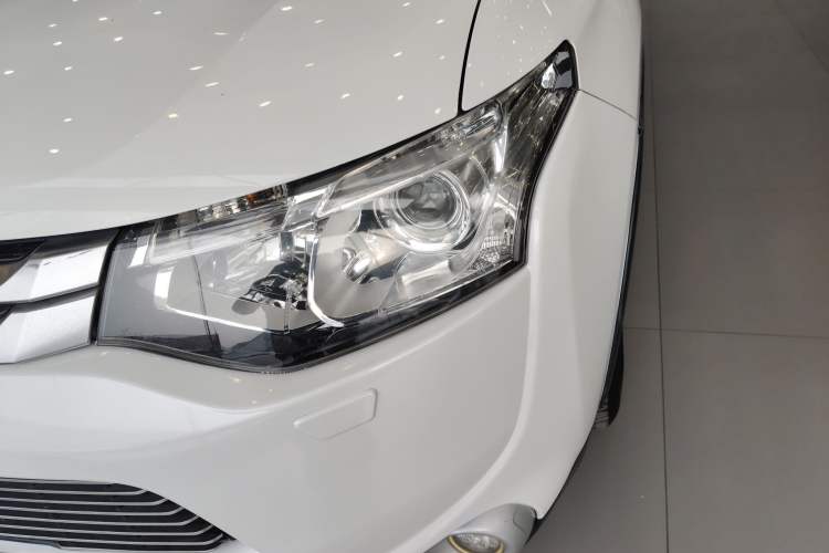 Used Mitsubishi Outlander (Import) 2014 2.4L 4x4 Deluxe Value Edition 7 Seats
