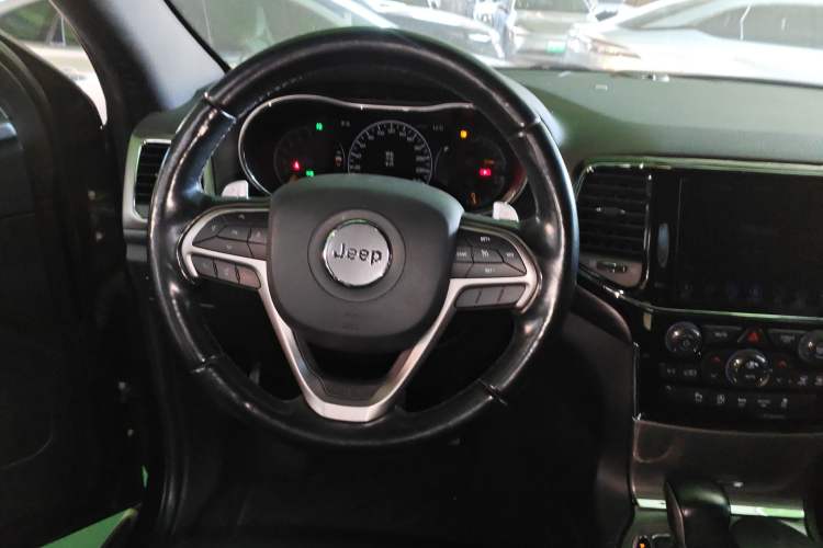 Used  Grand Cherokee 2020 3.0L Professional Navigation Edition
