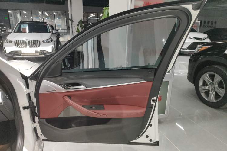 Used BMW 5 Series 2021 Facelifted 530Li xDrive M Sport Package
