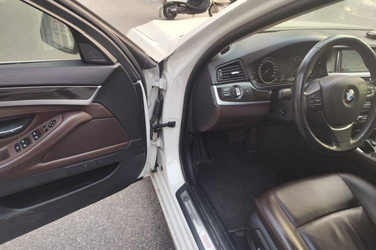 Used BMW 5 Series 2014 525Li Luxury Design Package
