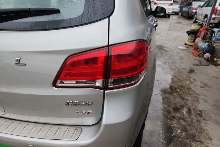 Used Haval H6 2013 Upgraded Model 1.5T Manual Two-Wheel Drive Elite Version
