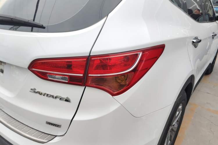 Used Hyundai Santa Fe 2015 2.0T Automatic 4x4 Smart 7-Seater
