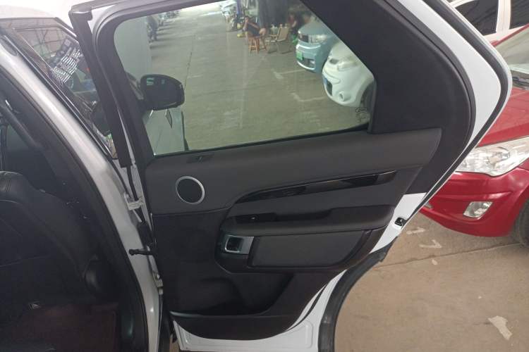 Used Land Rover Discovery 2018 3.0 SC V6 SE
