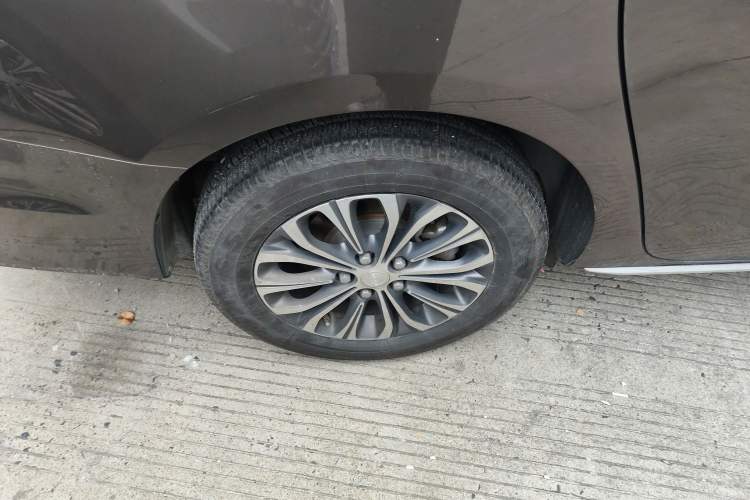 Used Buick GL8 2023 Land Executive Class Comfort Model
