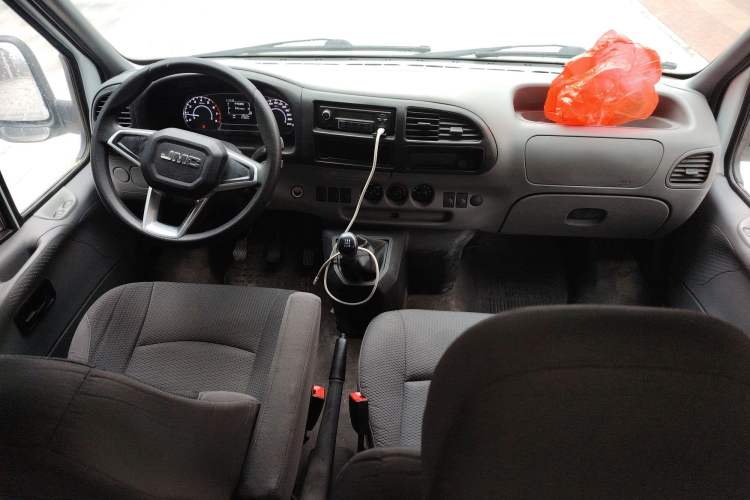 Used JMC Transit 2019 2.8T Commercial Version Short Wheelbase Mid-Roof 6-Seater China VI JX493