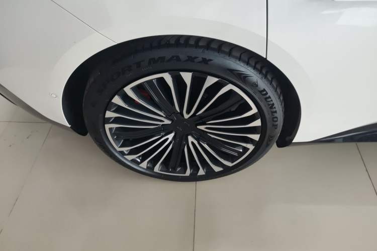 Used  12 2025 Ultra Extended-Range Edition