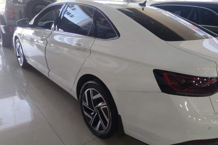 Used Volkswagen Sagitar 2023 300TSI DSG Flyover Edition
