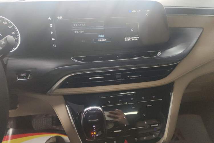 Used Buick GL8 2021 ES Landtrek 653T Smart Luxury Model
