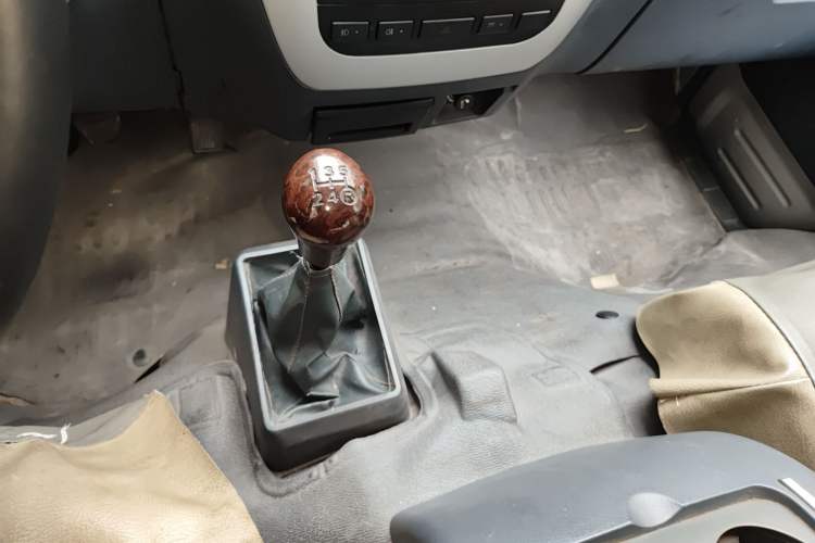 Used King Long Golden Way 2015 2.0L Entrepreneurial Version V19