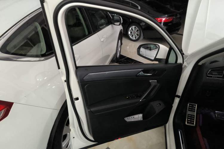 Used Volkswagen Tiguan L 2021 330TSI Automatic Two-Wheel Drive R-Line Enhanced Edition
