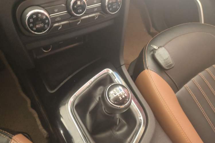 Used Soueast DX7 2015 1.5T Manual Elite Model
