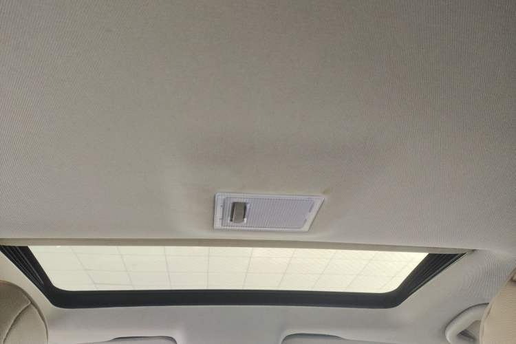 Used Buick Encore 2015 1.4T Automatic Two-Wheel Drive Urban Elite Version
