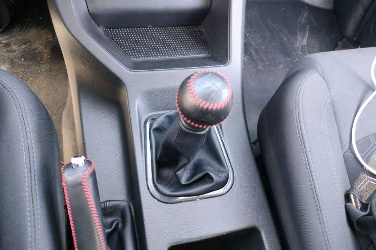 Used FORTHING Lingzhi 2023 M5L 1.6L Comfort 9-Seater
