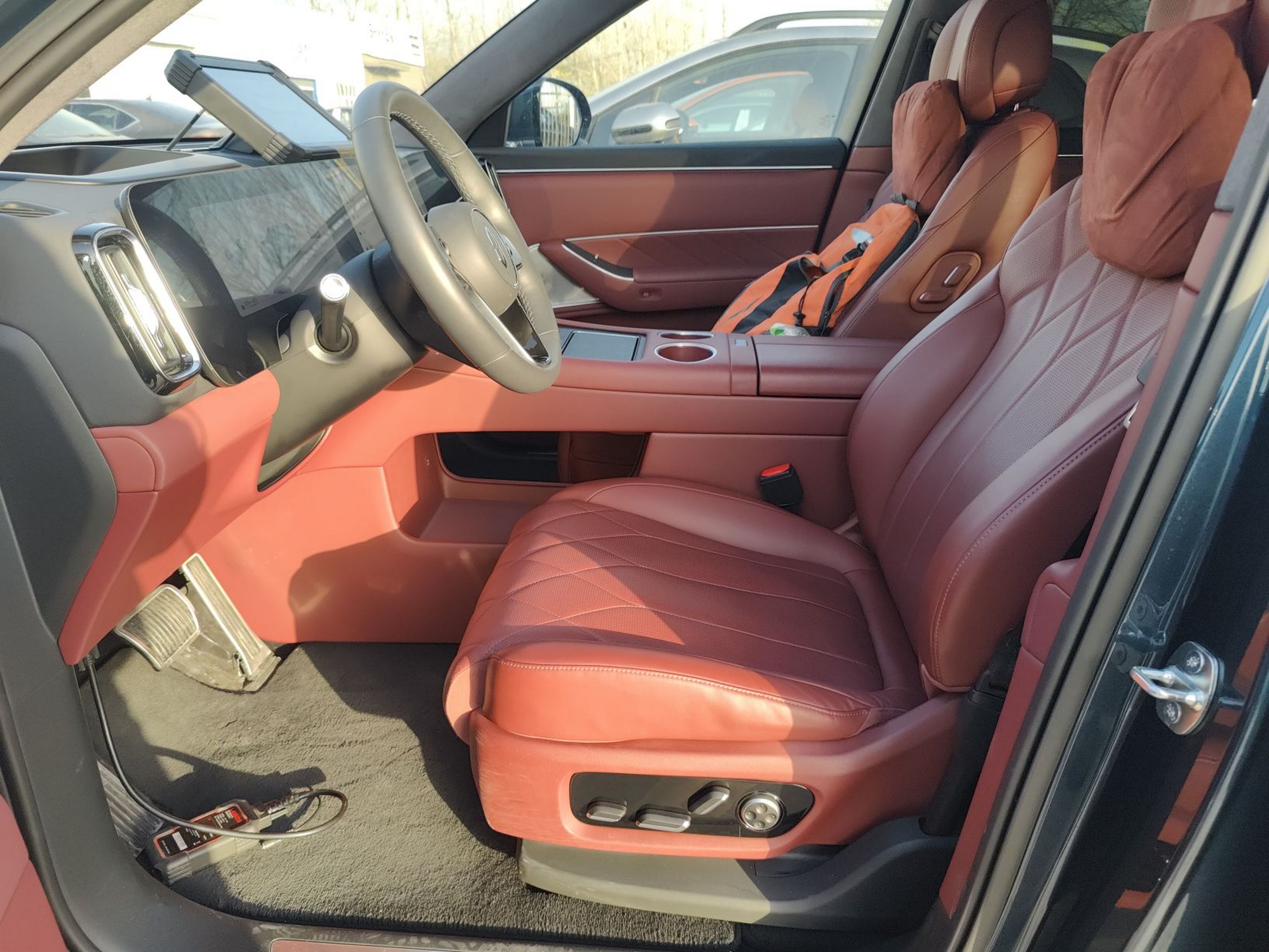 Переднее сиденье в автомобиле